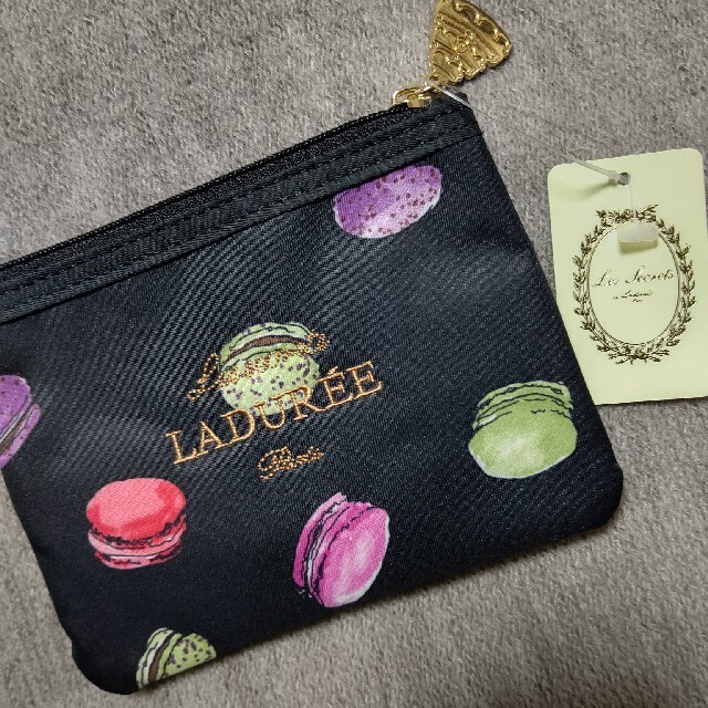 LADUREE(ラデュレ)の新品 ラデュレ マカロン 柄 ポーチ ＆ ティッシュケース レディースのファッション小物(ポーチ)の商品写真