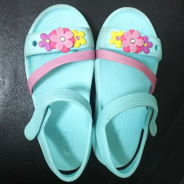 crocs(クロックス)のクロックス  キッズ/ベビー/マタニティのキッズ靴/シューズ(15cm~)(サンダル)の商品写真