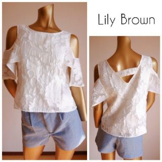 リリーブラウン(Lily Brown)のLily Brown  肩開き レース カットソー(カットソー(半袖/袖なし))