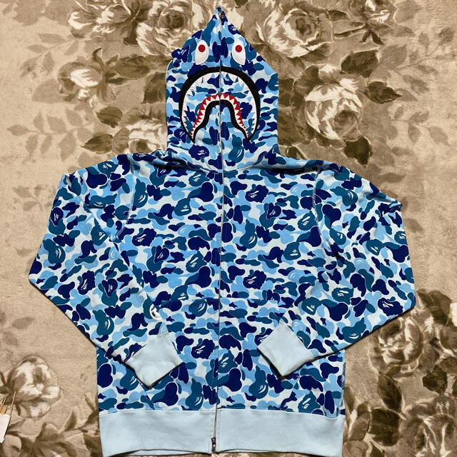 メンズAPE BAPE KAWS CAMO シャークパーカー　パーカー　shark L