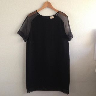 エイチアンドエム(H&M)の黒ワンピ(ひざ丈ワンピース)