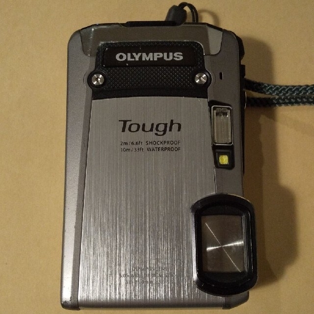 OLYMPUS(オリンパス)のOLYMPUS オリンパス TG TG-820 SILVER スマホ/家電/カメラのカメラ(コンパクトデジタルカメラ)の商品写真