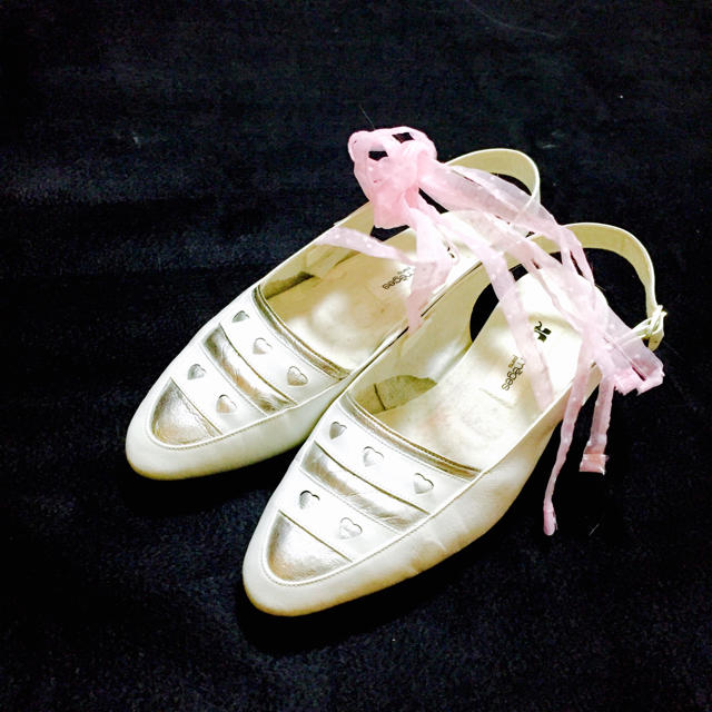② 一点物 リメイク パンプス サンダル ヴィンテージ バレリーナ ハート 白 レディースの靴/シューズ(ハイヒール/パンプス)の商品写真