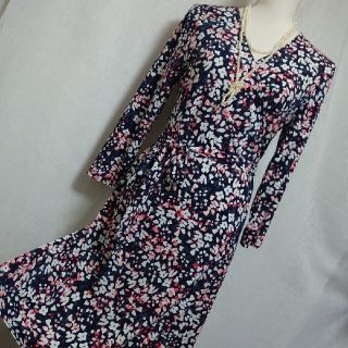 バナナリパブリック(Banana Republic)の美品　バナナリパブリック　花柄が素敵なカシュクールジャージーワンピース　Mサイズ(ひざ丈ワンピース)