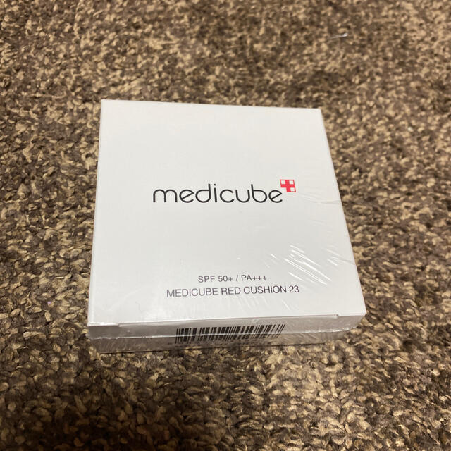 medicube クッションファンデ　色23 コスメ/美容のベースメイク/化粧品(ファンデーション)の商品写真