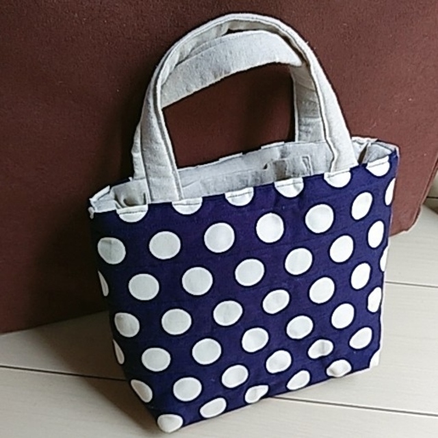 水玉 紺 白 手提げバッグ ハンドメイド 手作りの通販 By Sky Blue S Shop ラクマ 水玉 紺 白 手提げバッグ ハンドメイド 手作りの通販 By Sky Blue S Shop ラクマ