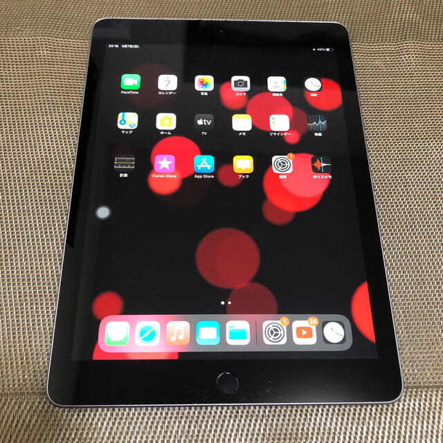 iPad(アイパッド)のipad 第6世代 9.7インチ 32GB 訳あり スマホ/家電/カメラのPC/タブレット(タブレット)の商品写真