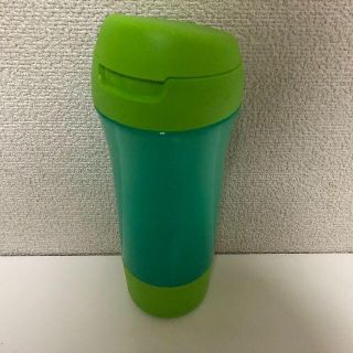 【新品未使用】Tupperware ボトル（グリーン）送料無料(容器)