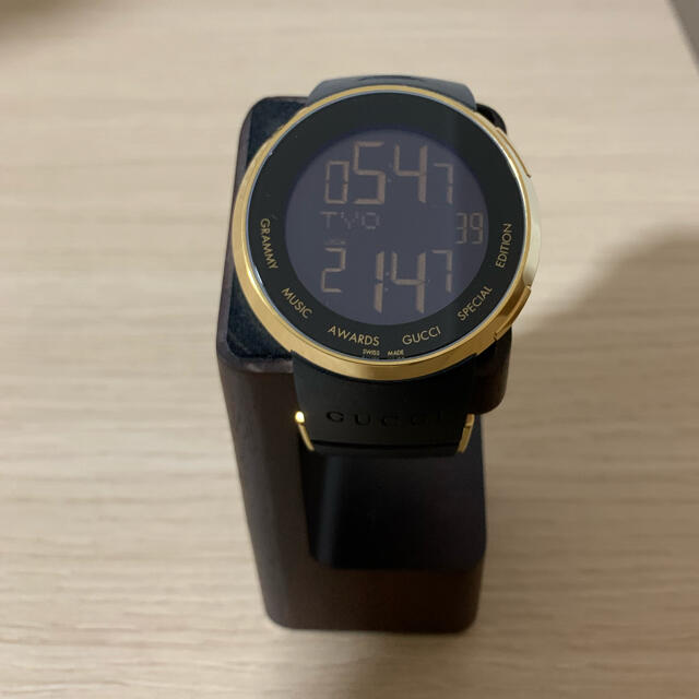 安価 ワタナベ Gucci - 【50%OFF】I GUCCI デジタル腕時計　グラミーコラボ 腕時計(デジタル)