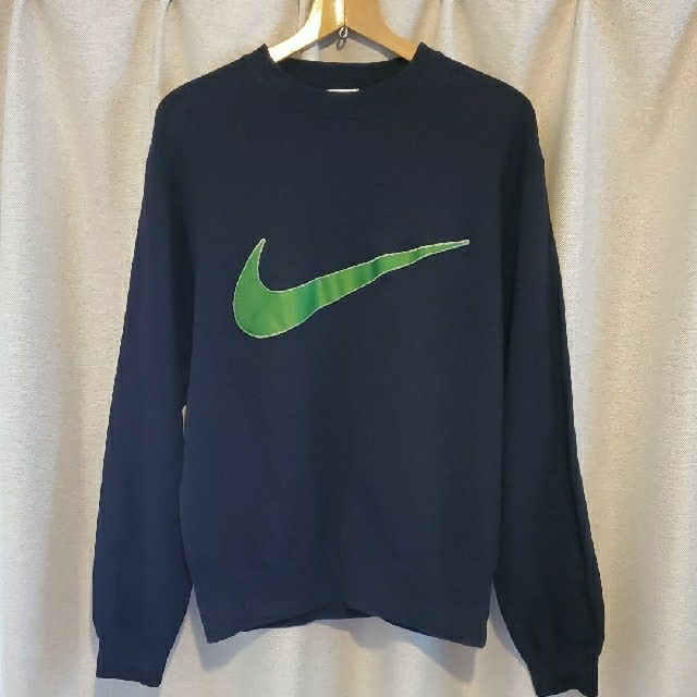 NIKE(ナイキ)のNIKE　トレーナー　古着　黒 メンズのトップス(スウェット)の商品写真