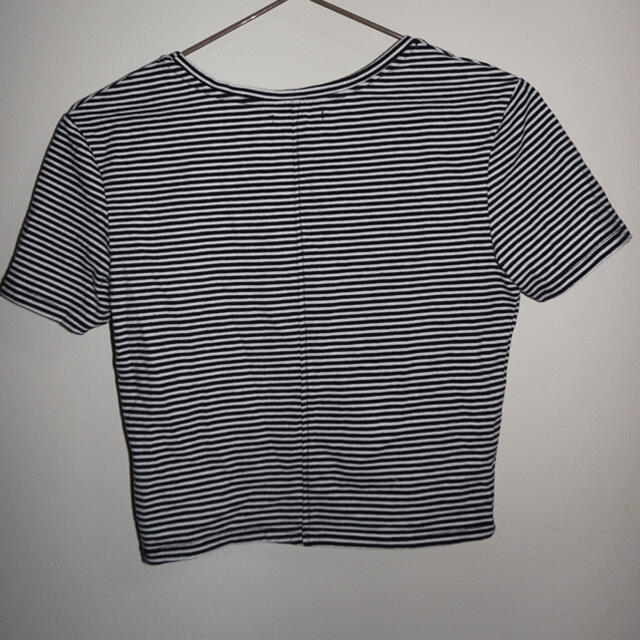 ZARA(ザラ)のZARA ショート丈　ストライプ Tシャツ　黒 レディースのトップス(Tシャツ(半袖/袖なし))の商品写真