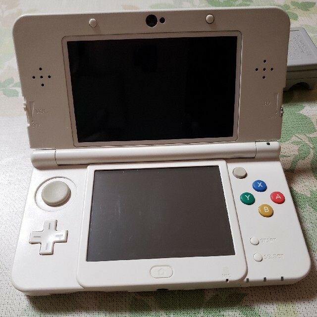 ニンテンドー3DS(ニンテンドー3DS)のNintendo 任天堂 3DS 本体 ハローキティカバー エンタメ/ホビーのゲームソフト/ゲーム機本体(携帯用ゲーム機本体)の商品写真