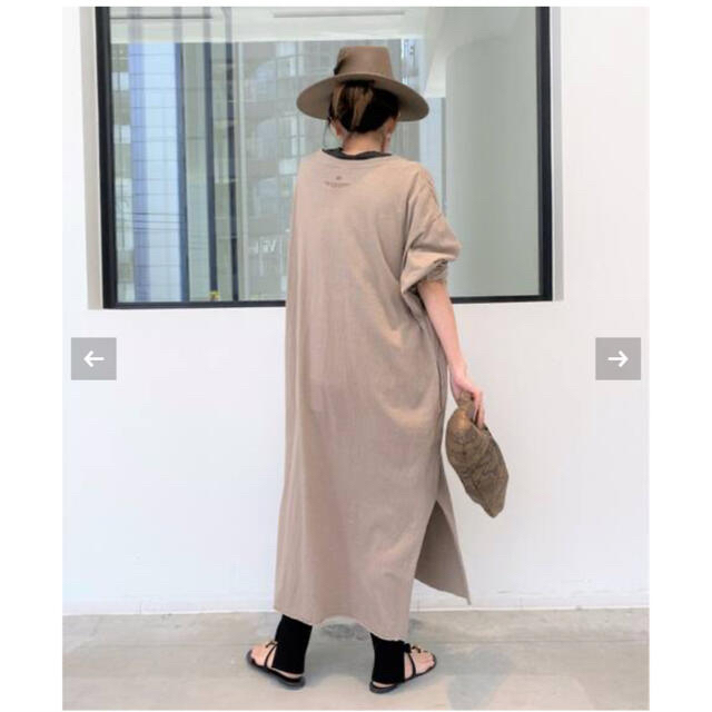 L'Appartement DEUXIEME CLASSE(アパルトモンドゥーズィエムクラス)のL'Appartement PRINTED LONG DRESS ベージュ レディースのワンピース(ロングワンピース/マキシワンピース)の商品写真