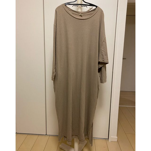 L'Appartement DEUXIEME CLASSE(アパルトモンドゥーズィエムクラス)のL'Appartement PRINTED LONG DRESS ベージュ レディースのワンピース(ロングワンピース/マキシワンピース)の商品写真