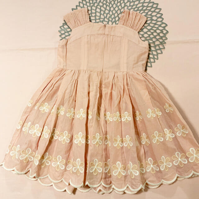 TOCCA(トッカ)のTOCCA  トッカ♡お花刺繍ワンピース　110 キッズ/ベビー/マタニティのキッズ服女の子用(90cm~)(ワンピース)の商品写真