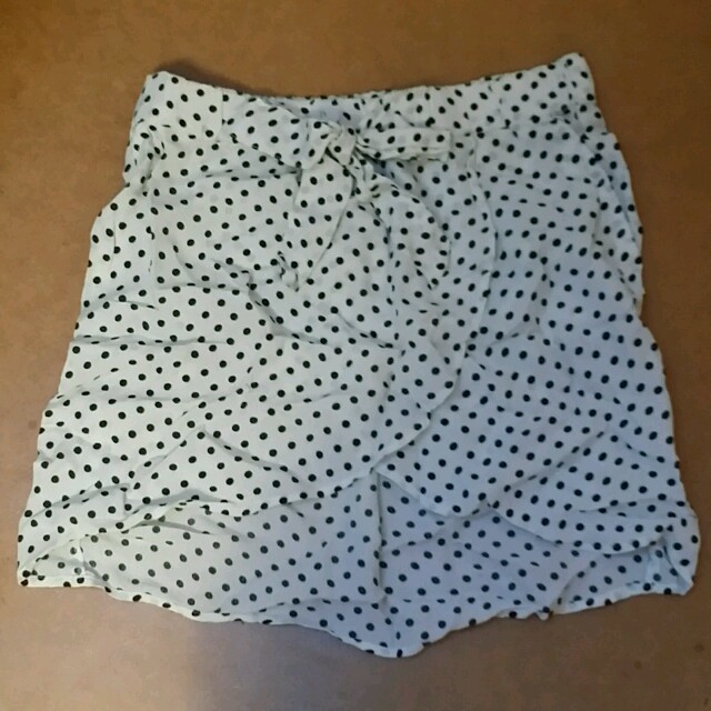 H&M(エイチアンドエム)の新品未使用 H&M ラップ ミニスカート レディースのスカート(ミニスカート)の商品写真
