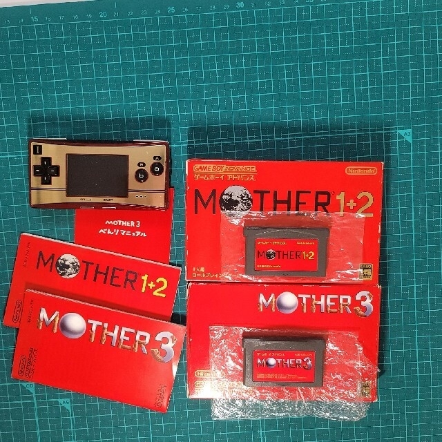 ゲームボーイミクロ、MOTHER1+2、MOTHER3、充電器2つ(おまけ)