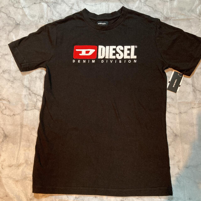 DIESEL(ディーゼル)の新品タグ付✴️DIESEL サイズS相当 黒 アップリケロゴ レディースのトップス(Tシャツ(半袖/袖なし))の商品写真