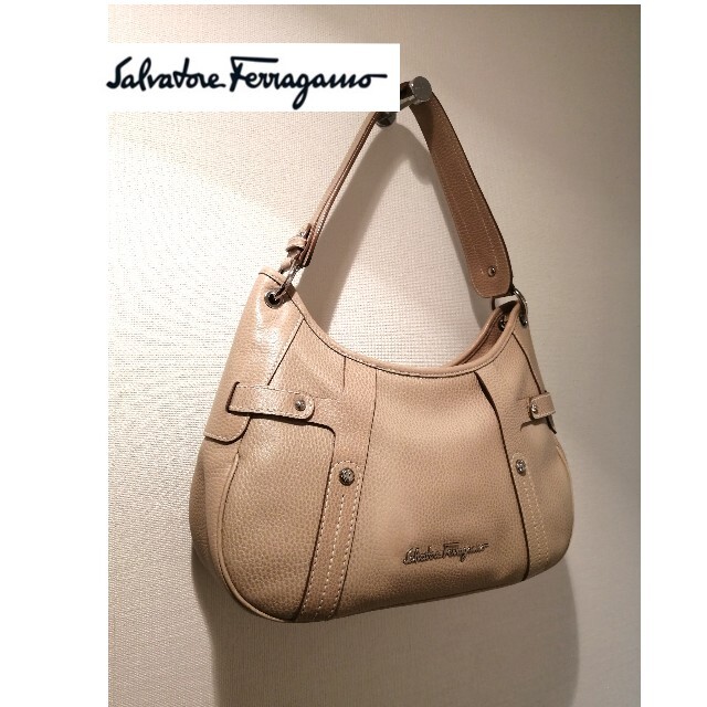 Salvatore Ferragamo(サルヴァトーレフェラガモ)のフェラガモ 2way　ショルダー　ハンドバッグ レディースのバッグ(ショルダーバッグ)の商品写真