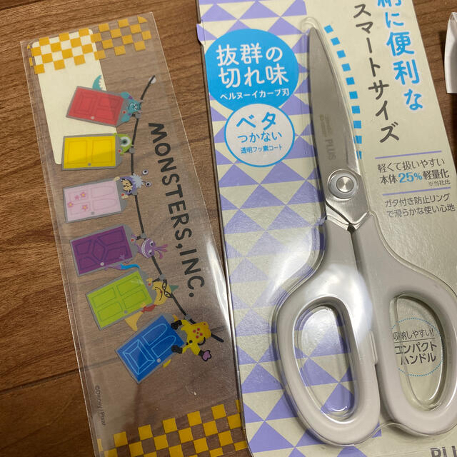 rui様専用！ハサミ　カッター3点セット インテリア/住まい/日用品の文房具(はさみ/カッター)の商品写真