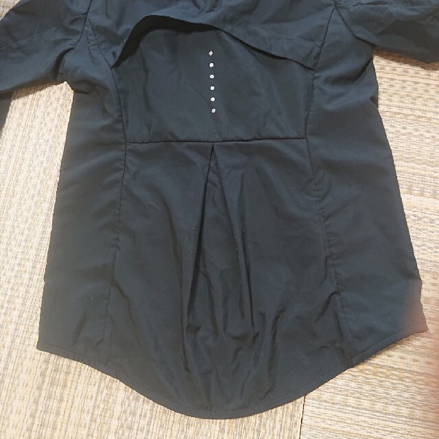 NIKE(ナイキ)の新品 ナイキ ジャンパー 黒 ジュニアM キッズ/ベビー/マタニティのキッズ服女の子用(90cm~)(ジャケット/上着)の商品写真