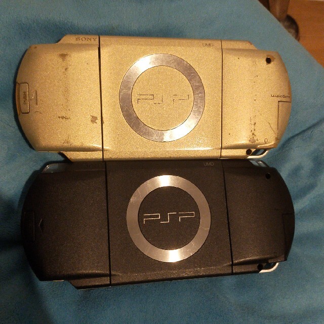 PlayStation Portable(プレイステーションポータブル)のPSP 1000　部品取り用 エンタメ/ホビーのゲームソフト/ゲーム機本体(携帯用ゲーム機本体)の商品写真