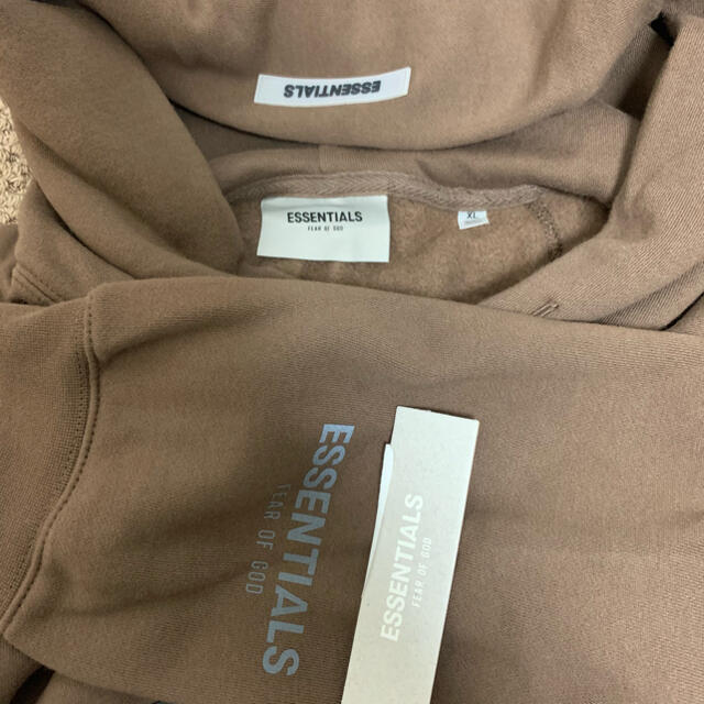 FEAR OF GOD(フィアオブゴッド)のXL FOG Essentials Pullover 新作 パーカー ブラウン メンズのトップス(パーカー)の商品写真