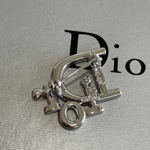 Christian Dior(クリスチャンディオール)のdior ブローチ レディースのアクセサリー(ブローチ/コサージュ)の商品写真