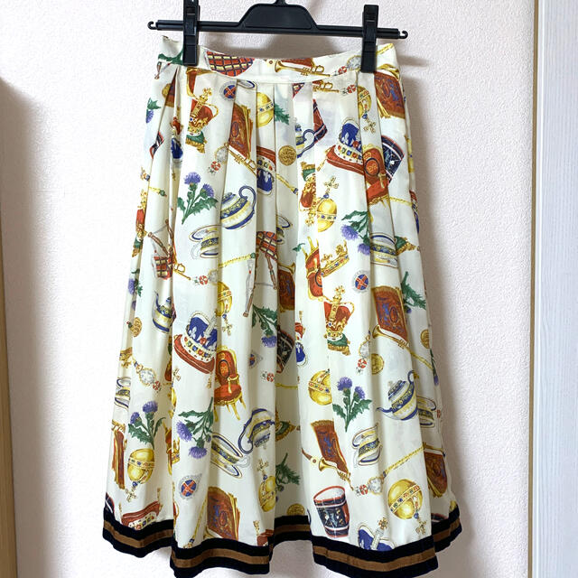 JaneMarple(ジェーンマープル)のジェーンマープル 王冠スカート レディースのスカート(ひざ丈スカート)の商品写真