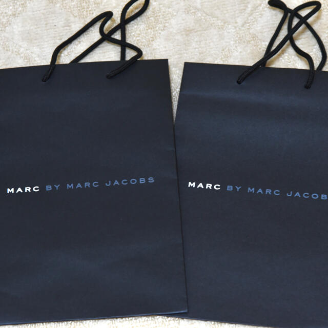 MARC BY MARC JACOBS(マークバイマークジェイコブス)の＊MARC BY MARC JACOBS＊紙袋　2つセット レディースのバッグ(ショップ袋)の商品写真