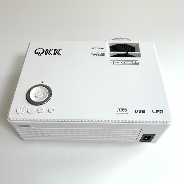 QKK プロジェクター スマホ/家電/カメラのテレビ/映像機器(プロジェクター)の商品写真