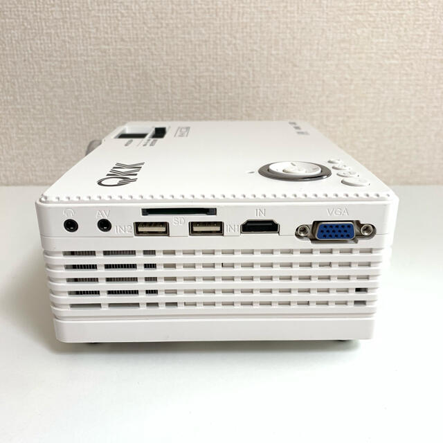 QKK プロジェクター スマホ/家電/カメラのテレビ/映像機器(プロジェクター)の商品写真