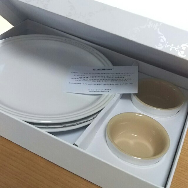 Le Creuset ル クルーゼ ラウンド プレート セット ホワイトラスターの通販 By Chappy S Shop ルクルーゼならラクマ Le Creuset ル クルーゼ ラウンド プレート セット ホワイトラスターの通販 By Chappy S Shop ルクルーゼならラクマ