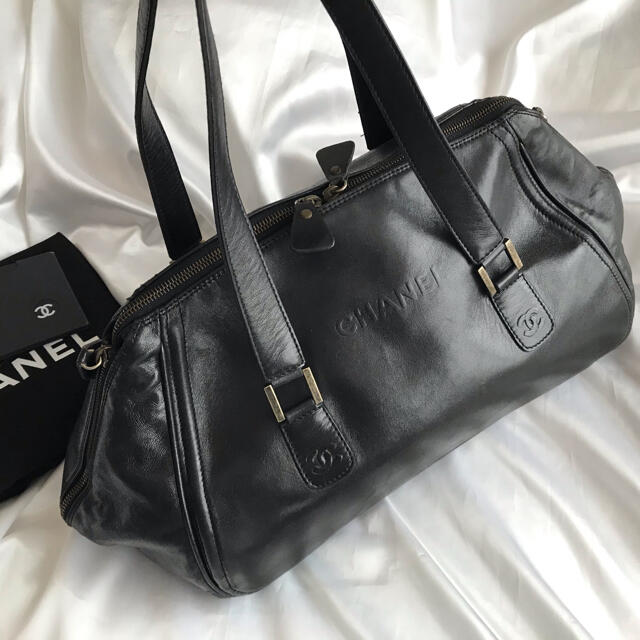 CHANEL(シャネル)のここみ様専用♡シャネル CHANEL ラムスキン  ブラック　ショルダーバッグ  レディースのバッグ(ショルダーバッグ)の商品写真