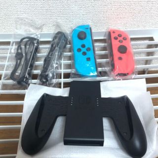 【新品】スイッチ　ジョイコン　グリップ(家庭用ゲーム機本体)