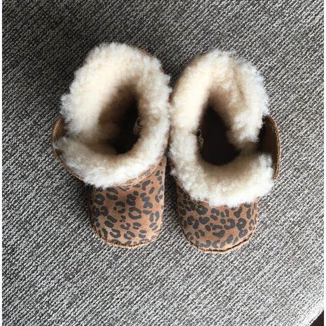 UGG(アグ)のUGG / ムートンシューズ キッズ/ベビー/マタニティのベビー靴/シューズ(~14cm)(ブーツ)の商品写真