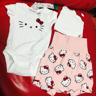 エイチアンドエム(H&M)の新生児hello kitty服3点セット(肌着/下着)