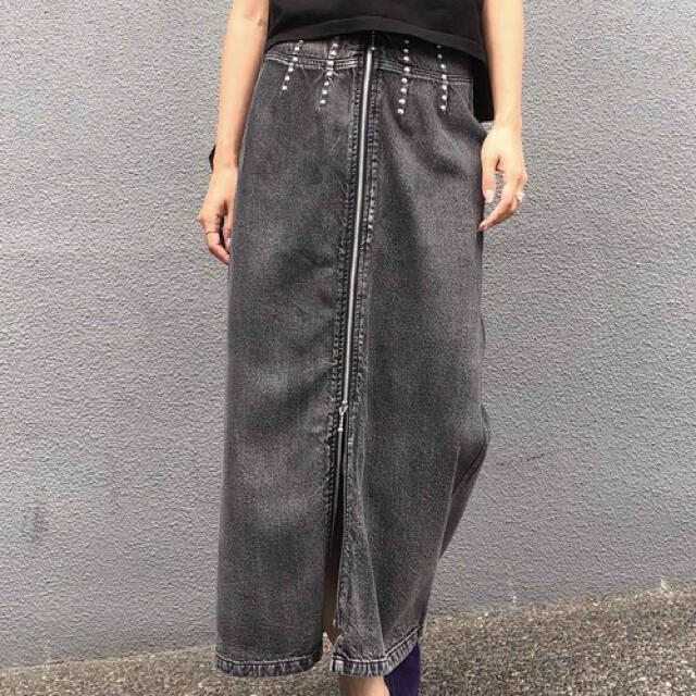 Ameri VINTAGE(アメリヴィンテージ)のAMERI STUDS LINE DENIM SKIRT スカート  レディースのスカート(ロングスカート)の商品写真