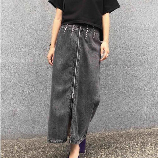 Ameri VINTAGE(アメリヴィンテージ)のAMERI STUDS LINE DENIM SKIRT スカート  レディースのスカート(ロングスカート)の商品写真