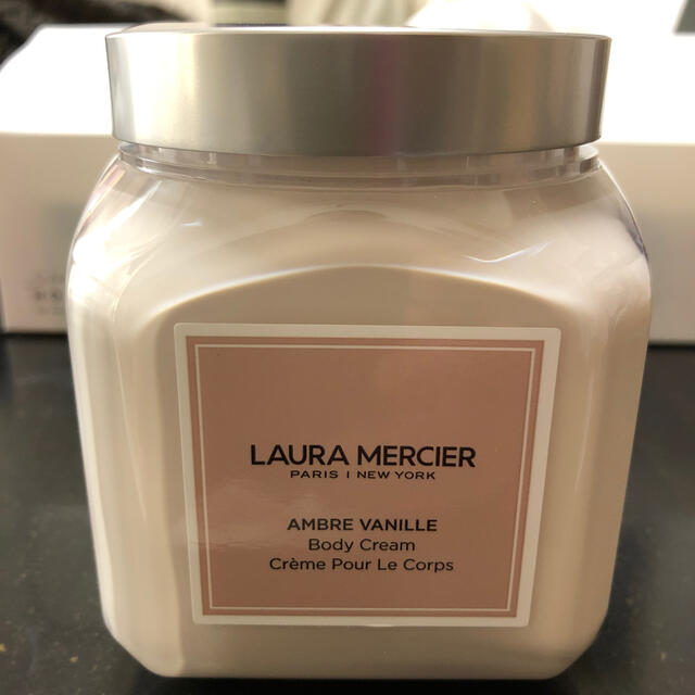 laura mercier(ローラメルシエ)のローラメルシエホイップボディクリームアンバーバニラ コスメ/美容のボディケア(ボディクリーム)の商品写真