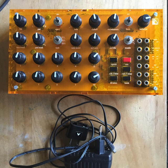 Mutable Instruments Anushri アナログシンセサイザー