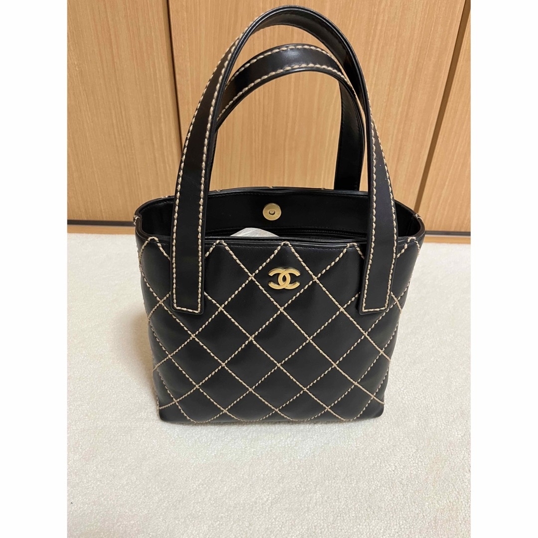 CHANEL(シャネル)のCHANEL ワイルド　ステッチ　※ 角に一部、擦れあり レディースのバッグ(ハンドバッグ)の商品写真