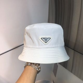 PRADA - 人気新品 プラダ ナイロン ハット 帽子 白の通販|ラクマ