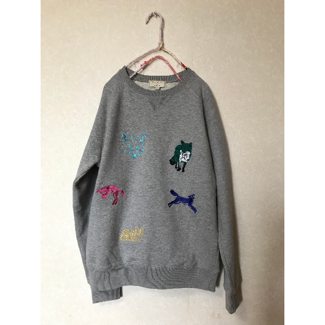 MAISON KITSUNE'(メゾンキツネ)のmiiko様専用★手困難レア品★メゾンキツネ★刺繍スウェットトレーナー メンズのトップス(スウェット)の商品写真