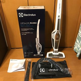 エレクトロラックス(Electrolux)の【美品】エレクトロラックス　スティッククリーナー　ノズルセット(掃除機)