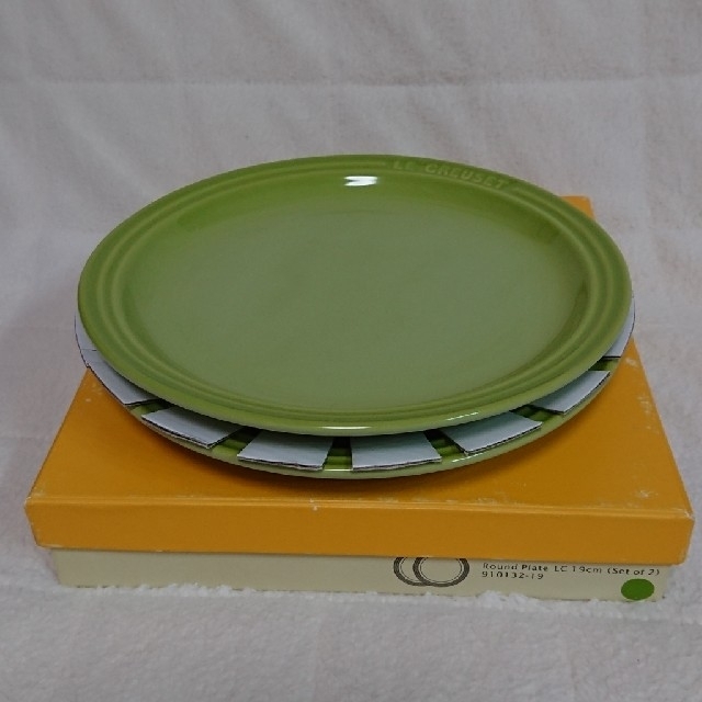 LE CREUSET(ルクルーゼ)のル・クルーゼ ラウンドプレート19cm フルーツグリーン インテリア/住まい/日用品のキッチン/食器(食器)の商品写真