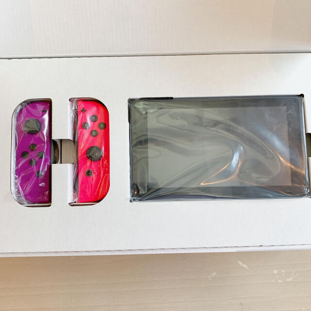 Nintendo Switch(ニンテンドースイッチ)のNintendo switch 本体　中古　ネオンパープル×ネオンピンク エンタメ/ホビーのゲームソフト/ゲーム機本体(家庭用ゲーム機本体)の商品写真