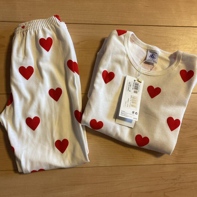 PETIT BATEAU(プチバトー)のプチバトー　ハート　パジャマ キッズ/ベビー/マタニティのキッズ服女の子用(90cm~)(パジャマ)の商品写真