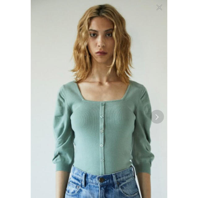 moussy(マウジー)のMOUSSY GATHER SLEEVE KNIT トップス レディースのトップス(カットソー(長袖/七分))の商品写真