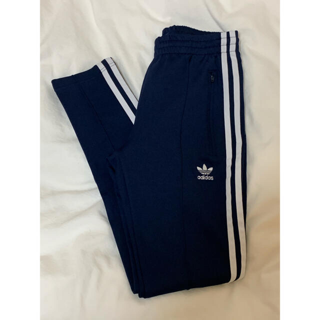 adidas(アディダス)の adidas PRIMEBLUE SST トラックパンツ（ジャージ） レディースのパンツ(カジュアルパンツ)の商品写真